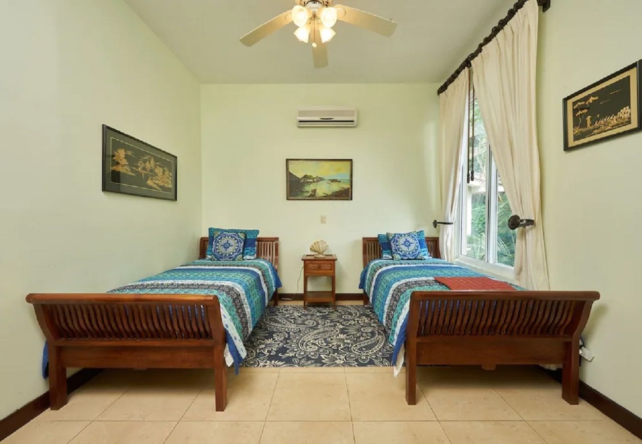 Villa in Potrero - Potrero Beachfront Villa with Pool & Private Chef - Casa Royal