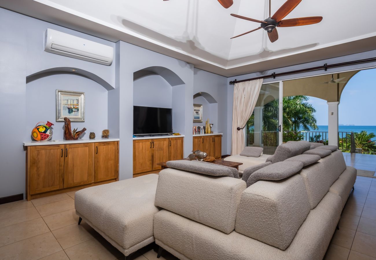 Villa in Potrero - Potrero Beachfront Villa with Pool & Private Chef - Casa Royal