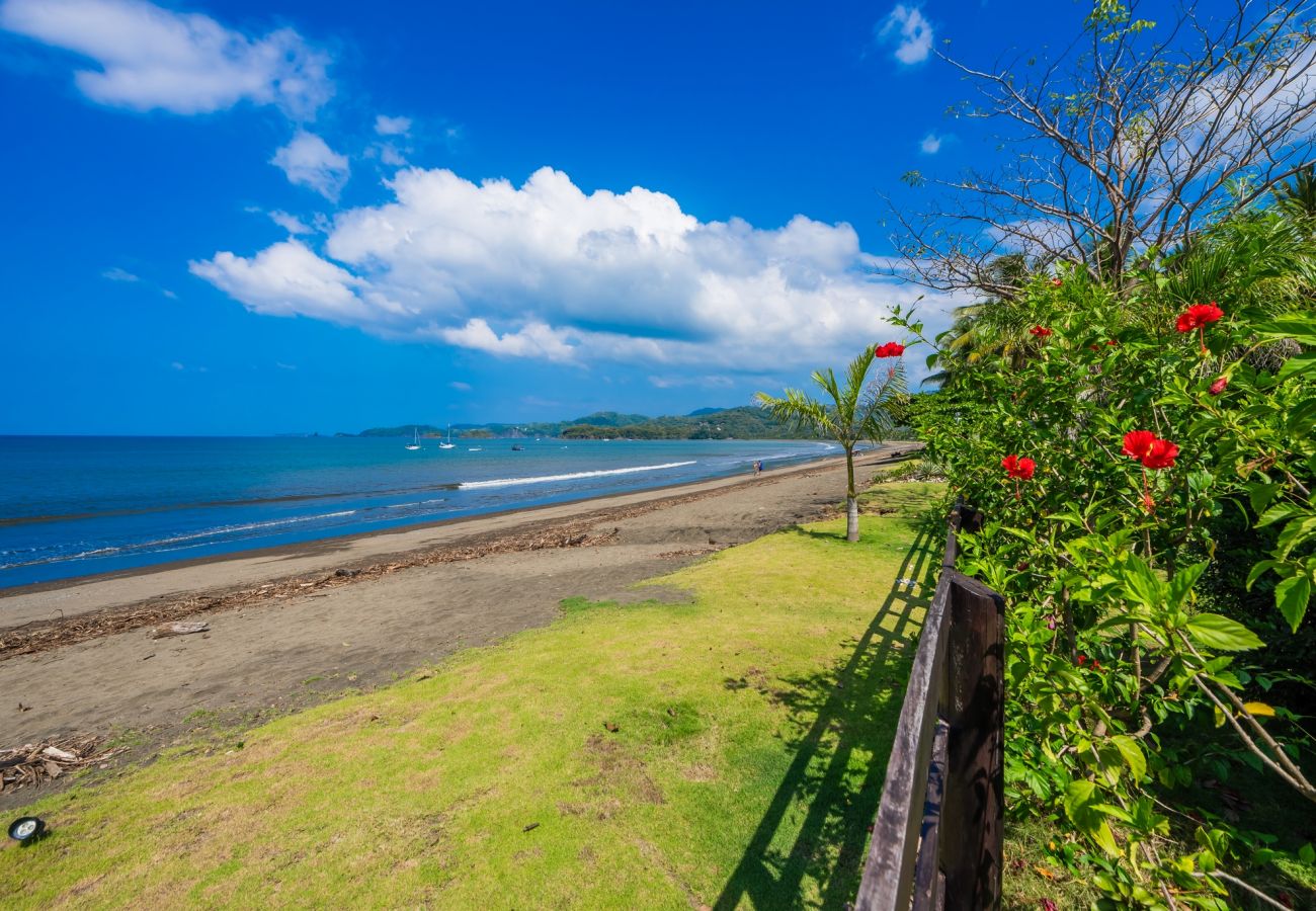 Villa in Potrero - Potrero Beachfront Villa with Pool & Private Chef - Casa Royal