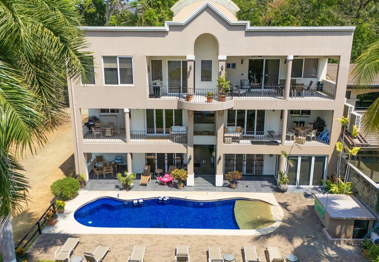 Residenz in Potrero - Playa Potrero: 4 BR Penthouse direct beach access - Destino Penthouse