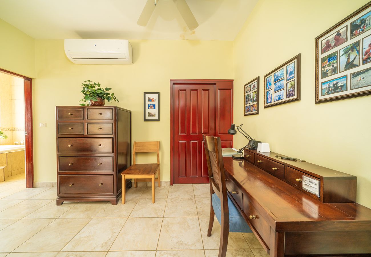 Residenz in Potrero - Playa Potrero: 4 BR Penthouse direct beach access - Destino Penthouse