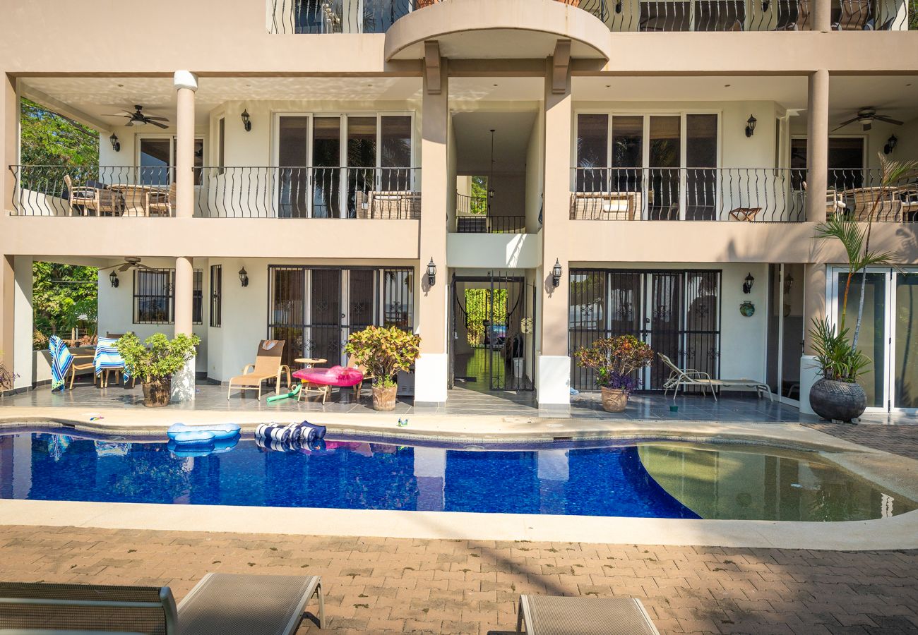 Residenz in Potrero - Playa Potrero: 4 BR Penthouse direct beach access - Destino Penthouse