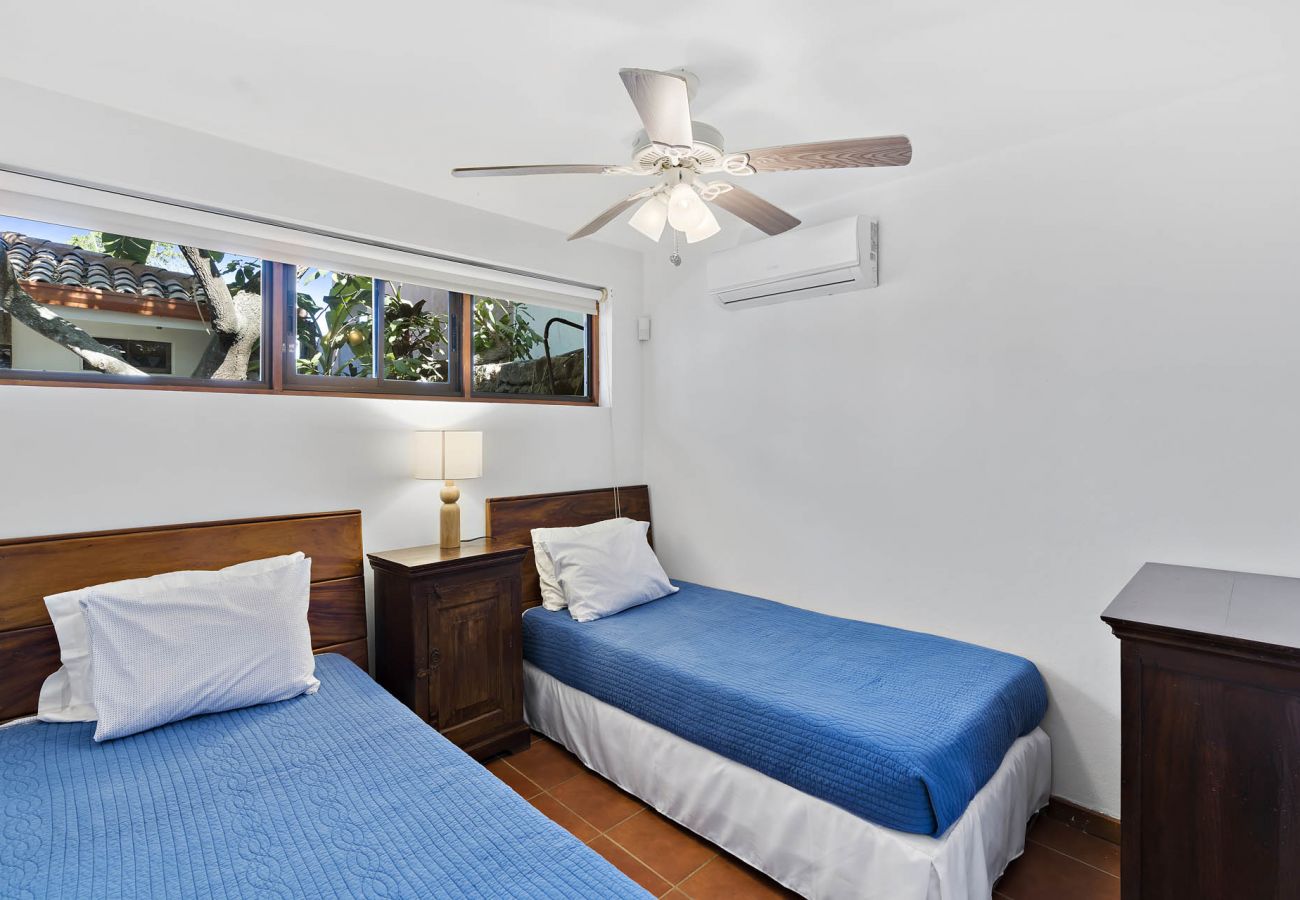 Ferienhaus in Potrero - Beachfront 7BR House w/ Large Pool, Firepit & BBQ • Bella Catalina