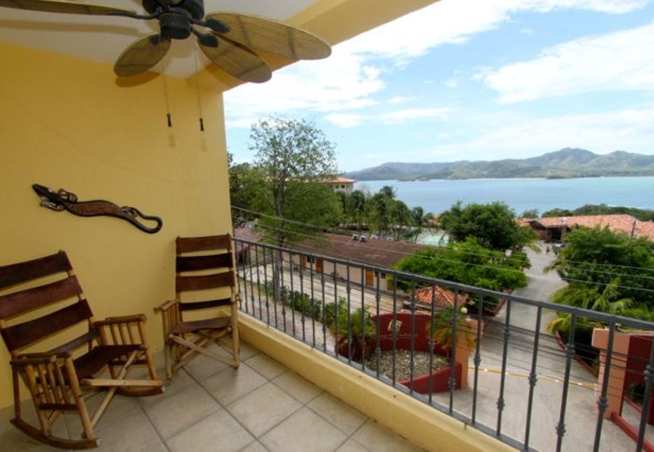 Residenz in Playa Flamingo - Playa Flamingo ocean-view condo, perfectly located: SUNSET HEIGHTS 402