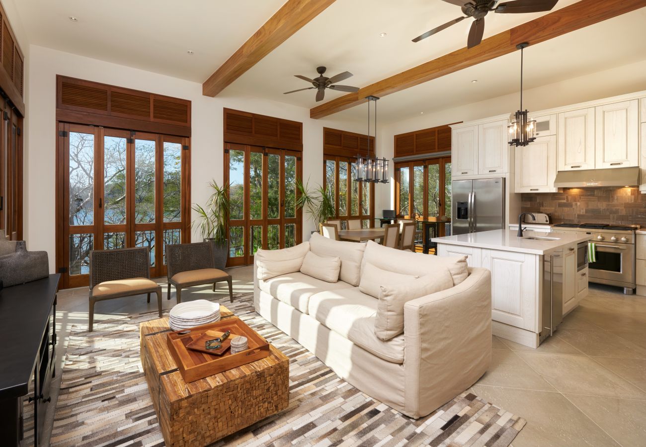Villa in Las Catalinas - Las Catalinas - 5 bedroom luxury beachfront home - Casa Alouatta