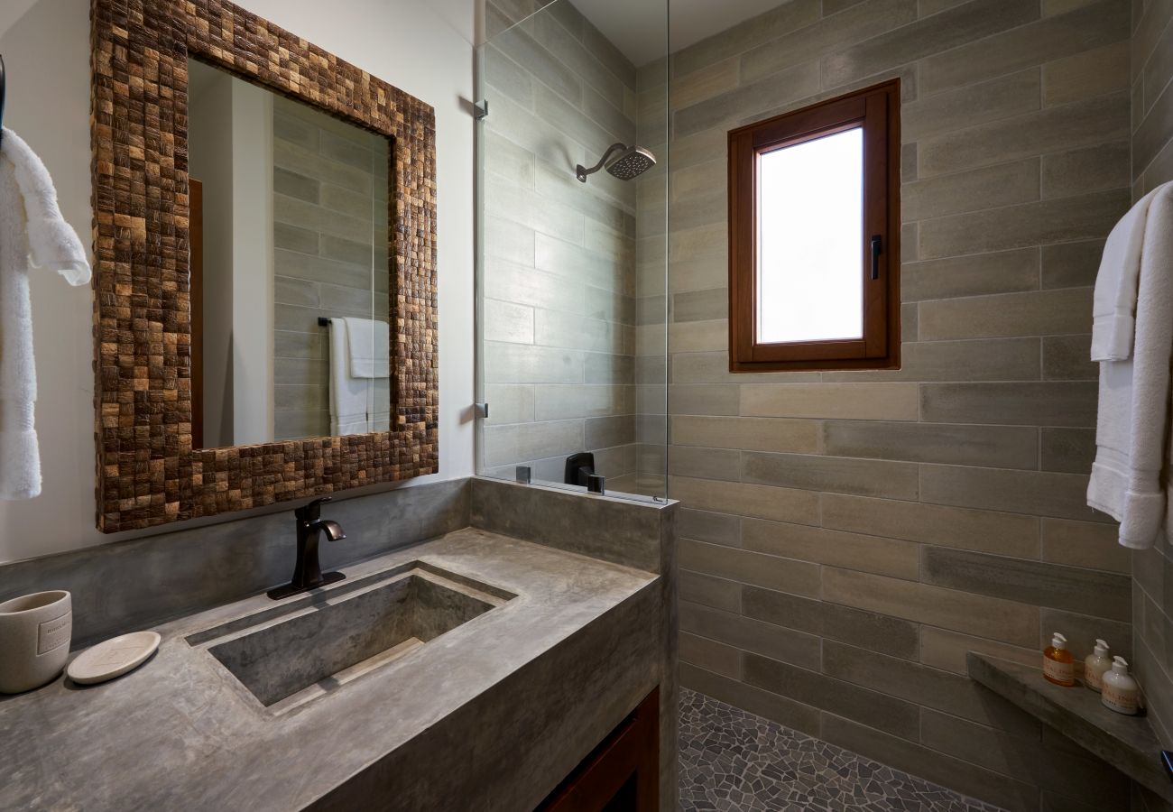 Ferienhaus in Las Catalinas - Oceanfront•Sleeps 6•Full Kitchen•BBQ•Pool•Balcony - Alouatta Guesthouse