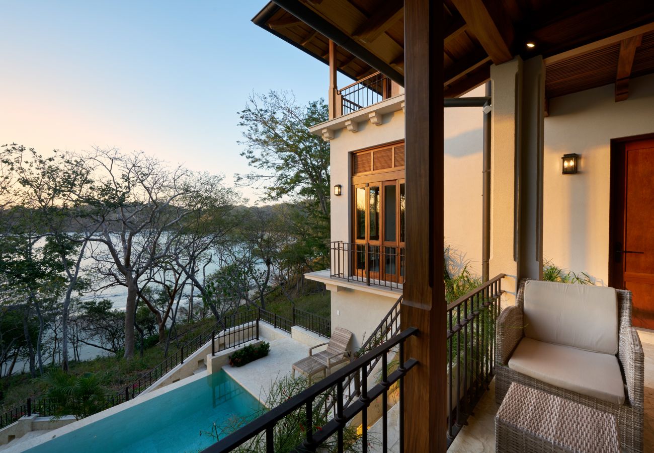 Ferienhaus in Las Catalinas - Oceanfront•Sleeps 6•Full Kitchen•BBQ•Pool•Balcony - Alouatta Guesthouse