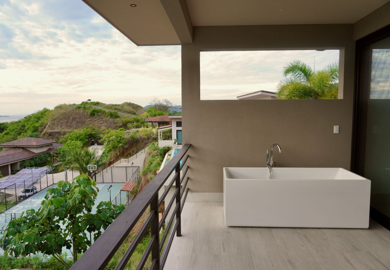 Villa in Playa Flamingo - Mar Vista Villa-sleeps 16-infinity pool-Ocean View - luxury Casa de Iluminacion