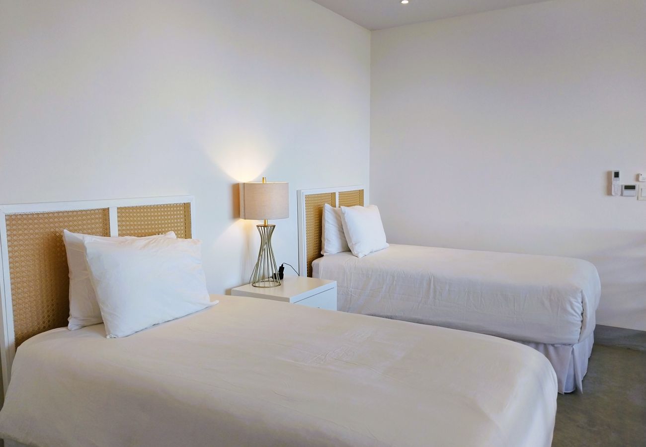 Villa in Playa Flamingo - Mar Vista Villa-sleeps 16-infinity pool-Ocean View - luxury Casa de Iluminacion