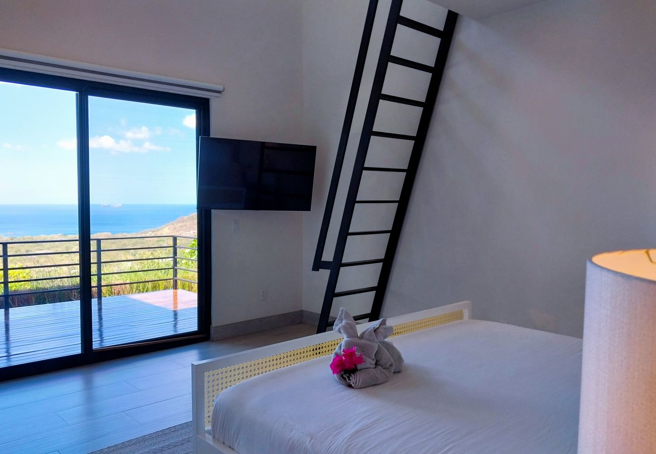 Villa in Playa Flamingo - Mar Vista Villa-sleeps 16-infinity pool-Ocean View - luxury Casa de Iluminacion