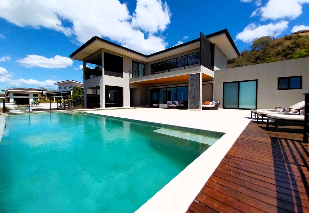 Villa in Playa Flamingo - Mar Vista Villa-sleeps 16-infinity pool-Ocean View - luxury Casa de Iluminacion