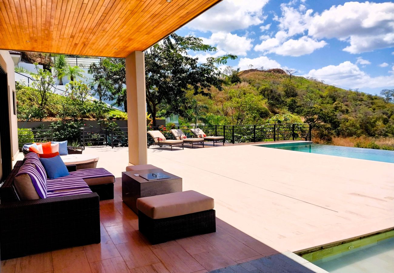 Villa in Playa Flamingo - Mar Vista Villa-sleeps 16-infinity pool-Ocean View - luxury Casa de Iluminacion