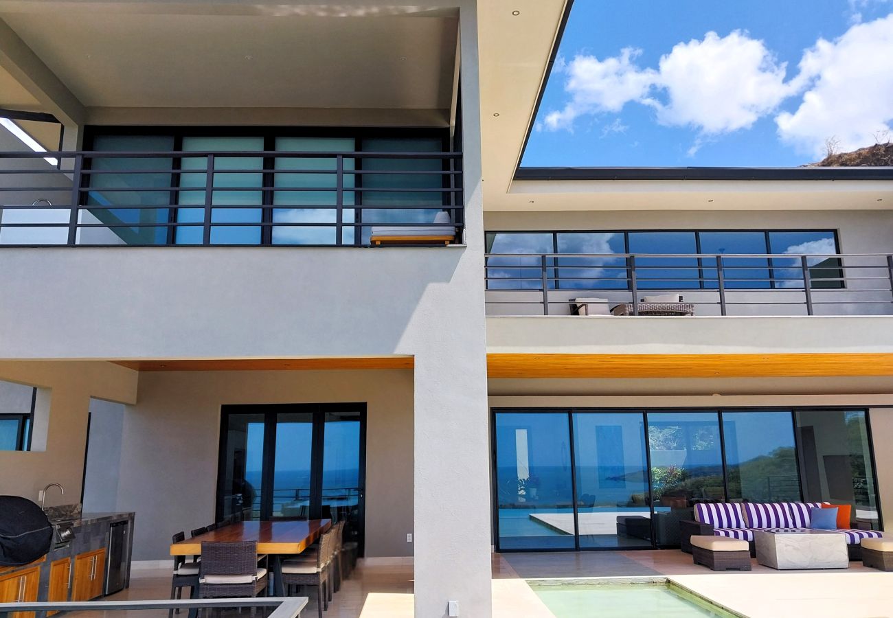 Villa in Playa Flamingo - Mar Vista Villa-sleeps 16-infinity pool-Ocean View - luxury Casa de Iluminacion