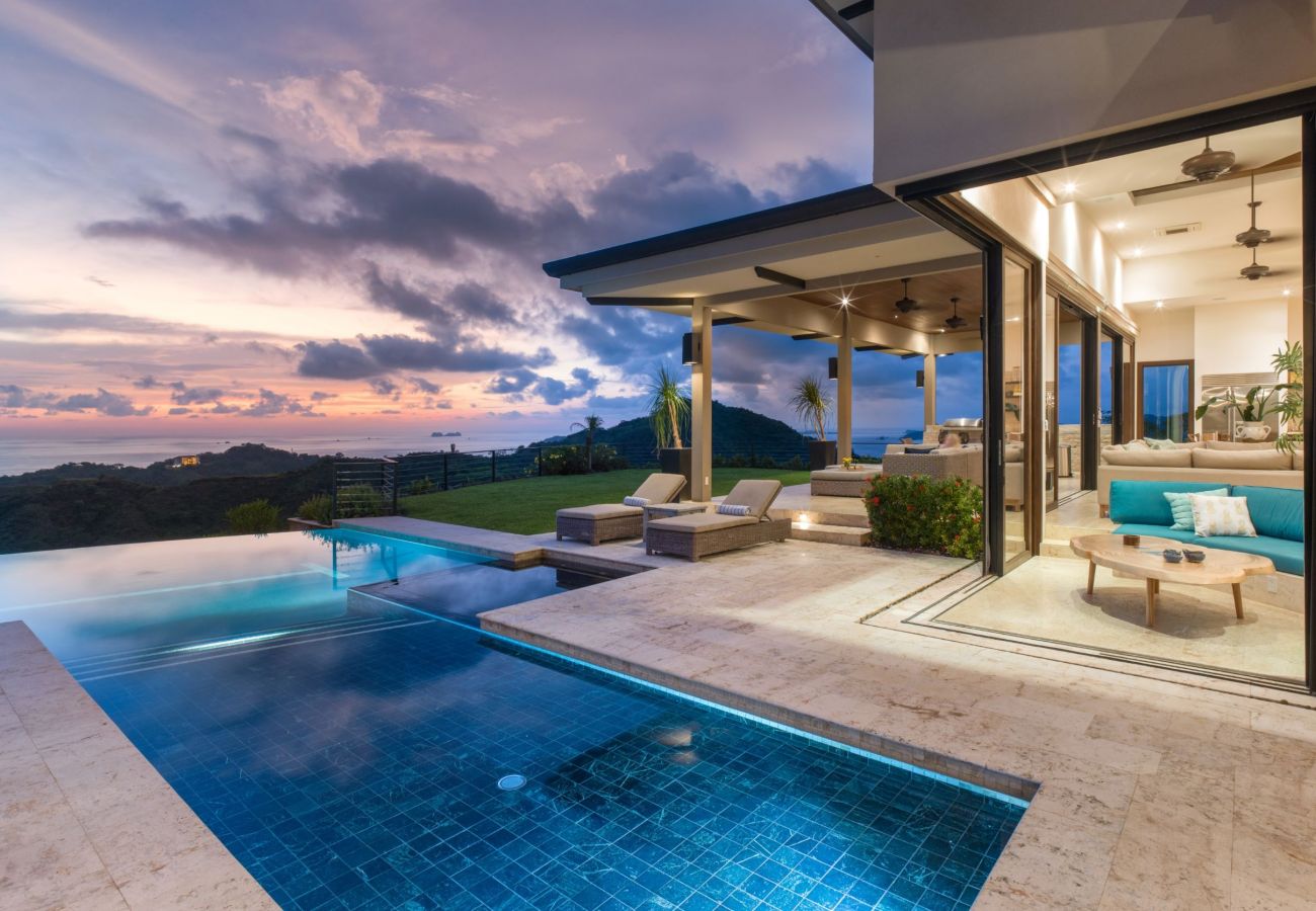 Villa in Playa Flamingo - Exclusive Villa: Gym, Infinity Pool & Housekeeping – Casa Symbiotica
