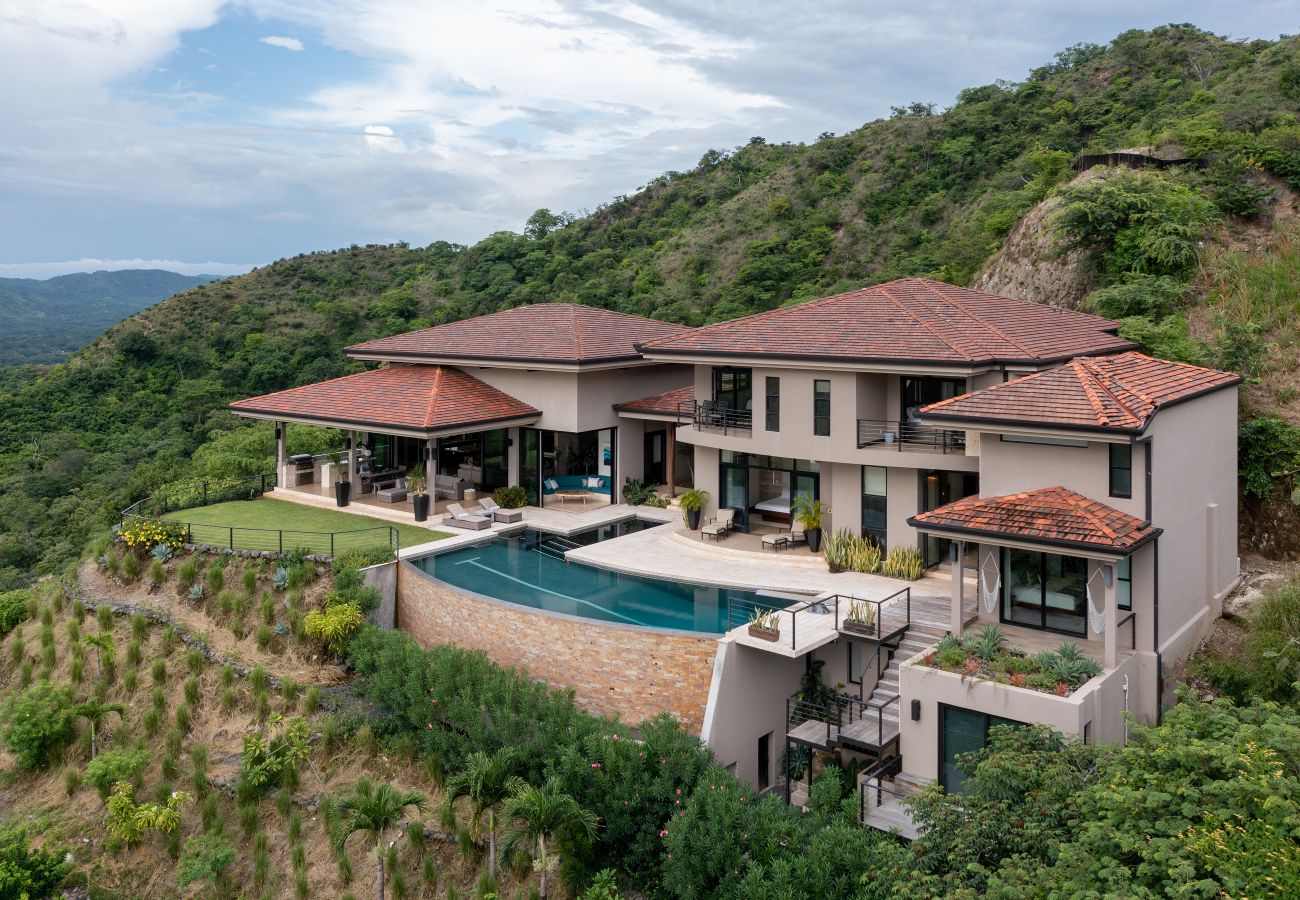 Villa in Playa Flamingo - Exclusive Villa: Gym, Infinity Pool & Housekeeping – Casa Symbiotica