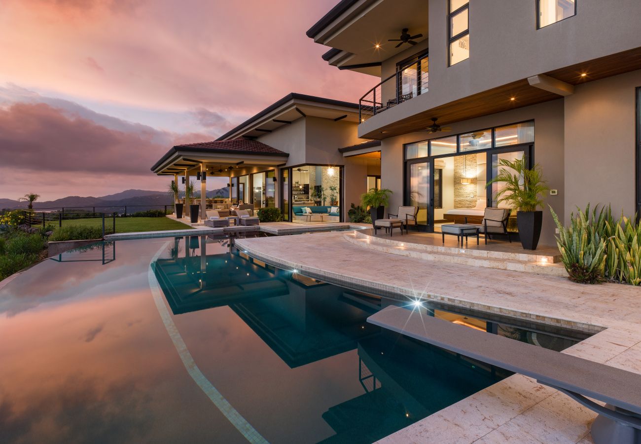 Villa in Playa Flamingo - Exclusive Villa: Gym, Infinity Pool & Housekeeping – Casa Symbiotica