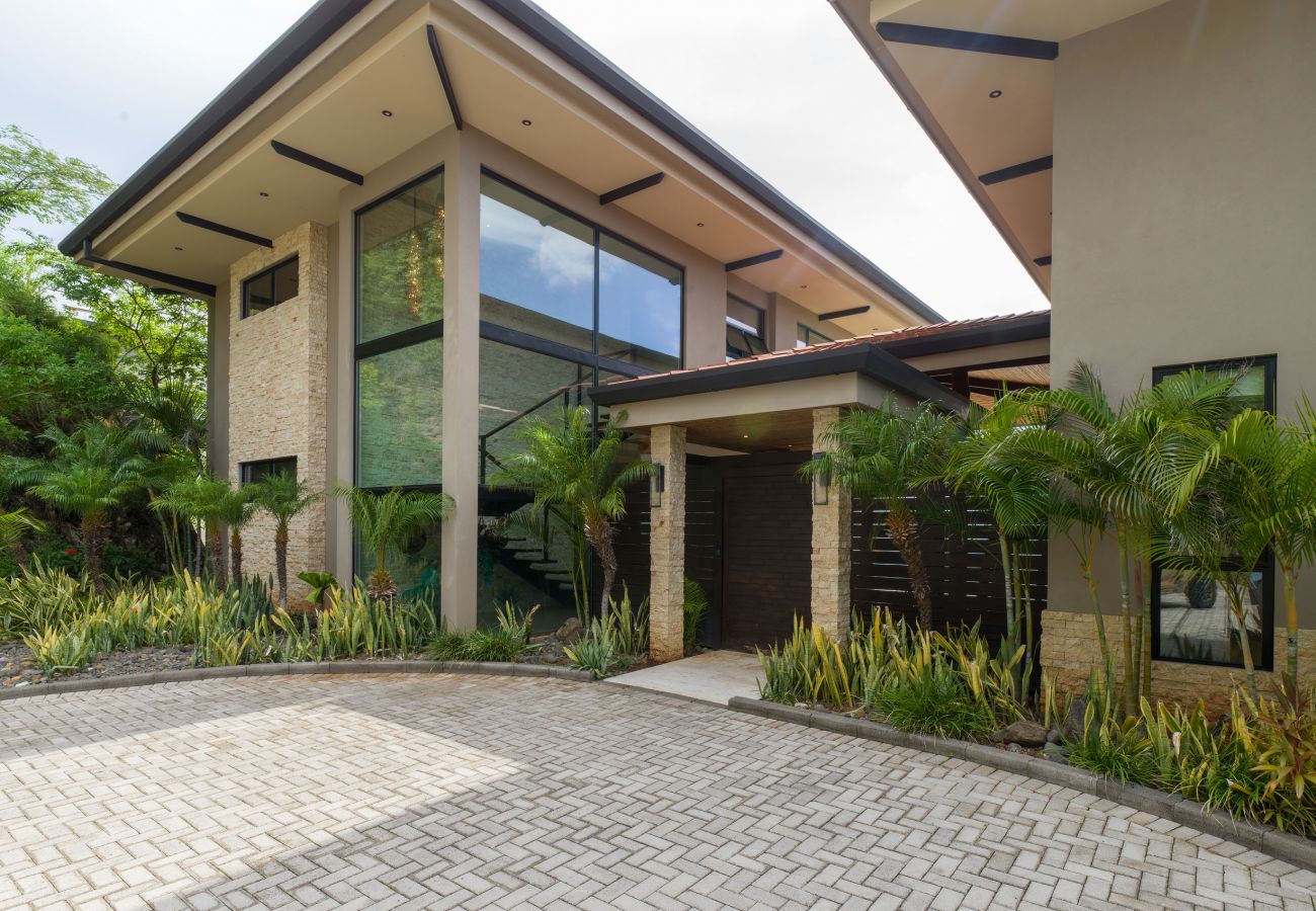 Villa in Playa Flamingo - Exclusive Villa: Gym, Infinity Pool & Housekeeping – Casa Symbiotica