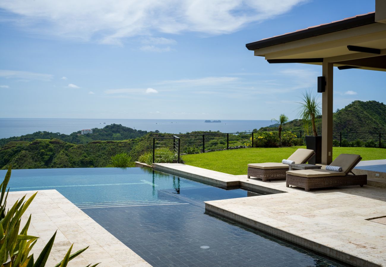Villa in Playa Flamingo - Exclusive Villa: Gym, Infinity Pool & Housekeeping – Casa Symbiotica