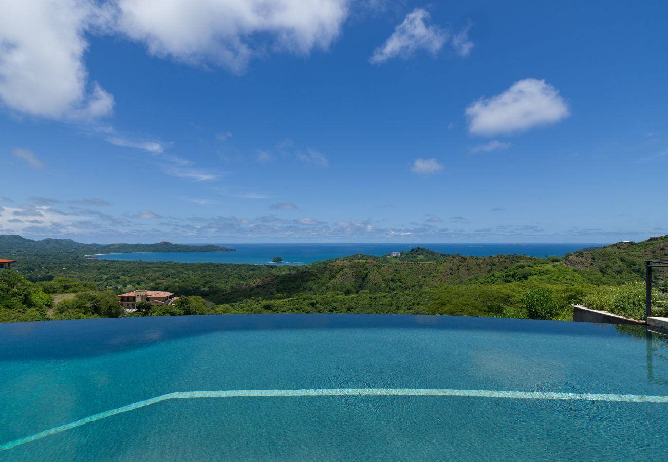 Villa in Playa Flamingo - Exclusive Villa: Gym, Infinity Pool & Housekeeping – Casa Symbiotica