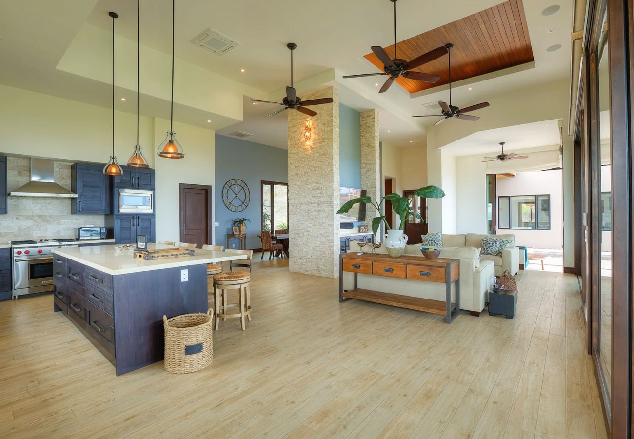 Villa in Playa Flamingo - Exclusive Villa: Gym, Infinity Pool & Housekeeping – Casa Symbiotica