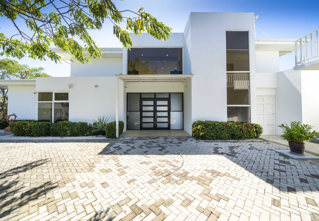 Villa in Potrero - Ocean-View Villa | Stargazing Deck | Infinity Pool – Villa Blanca