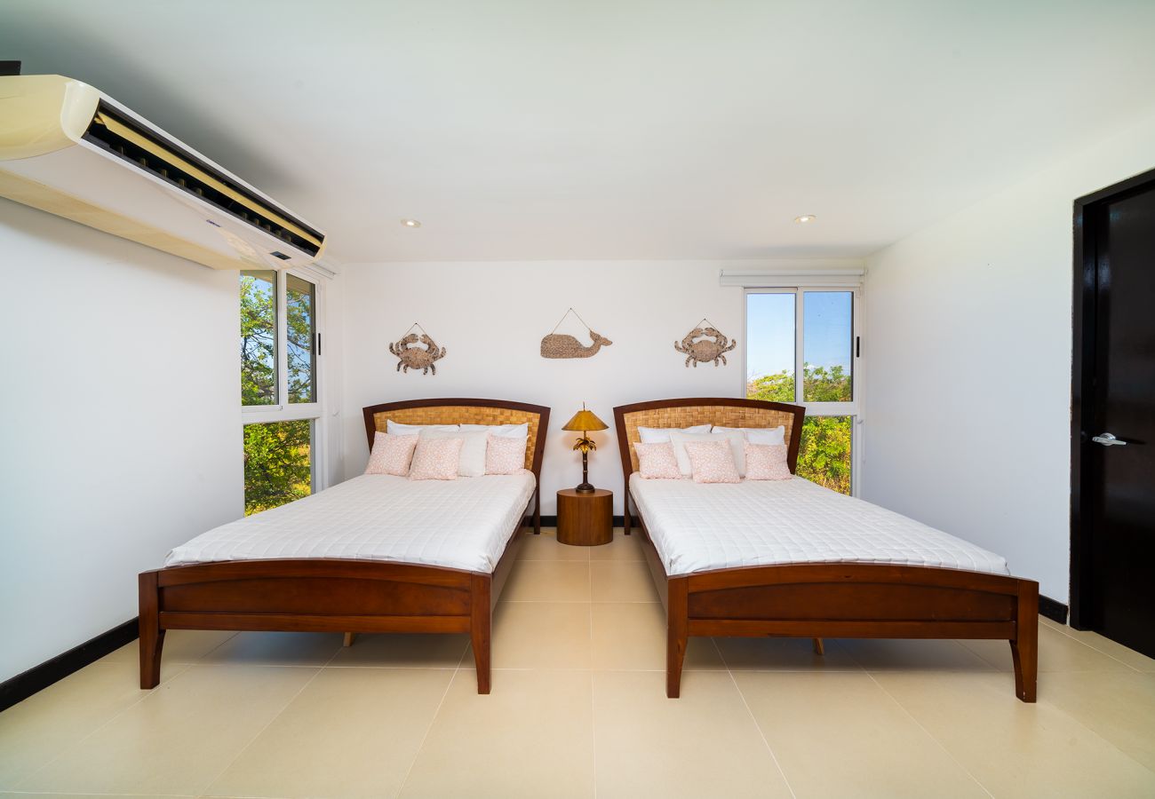 Villa in Potrero - Ocean-View Villa | Stargazing Deck | Infinity Pool – Villa Blanca