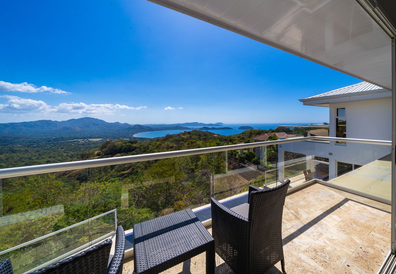 Villa in Potrero - Ocean-View Villa | Stargazing Deck | Infinity Pool – Villa Blanca