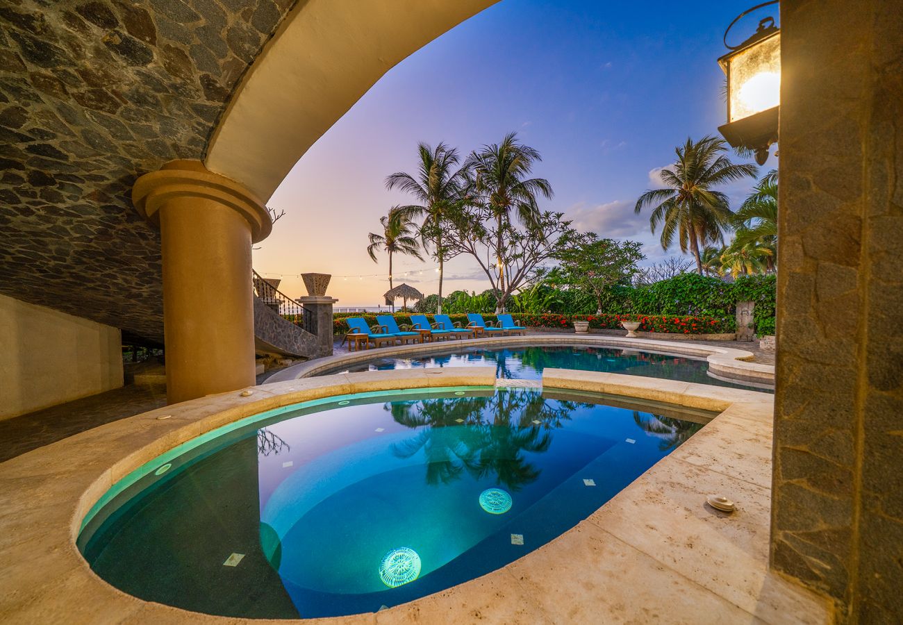 Villa in Potrero - Beachfront Estate | Private Chef, 9 BR, Sleeps 26 - Casa Taj