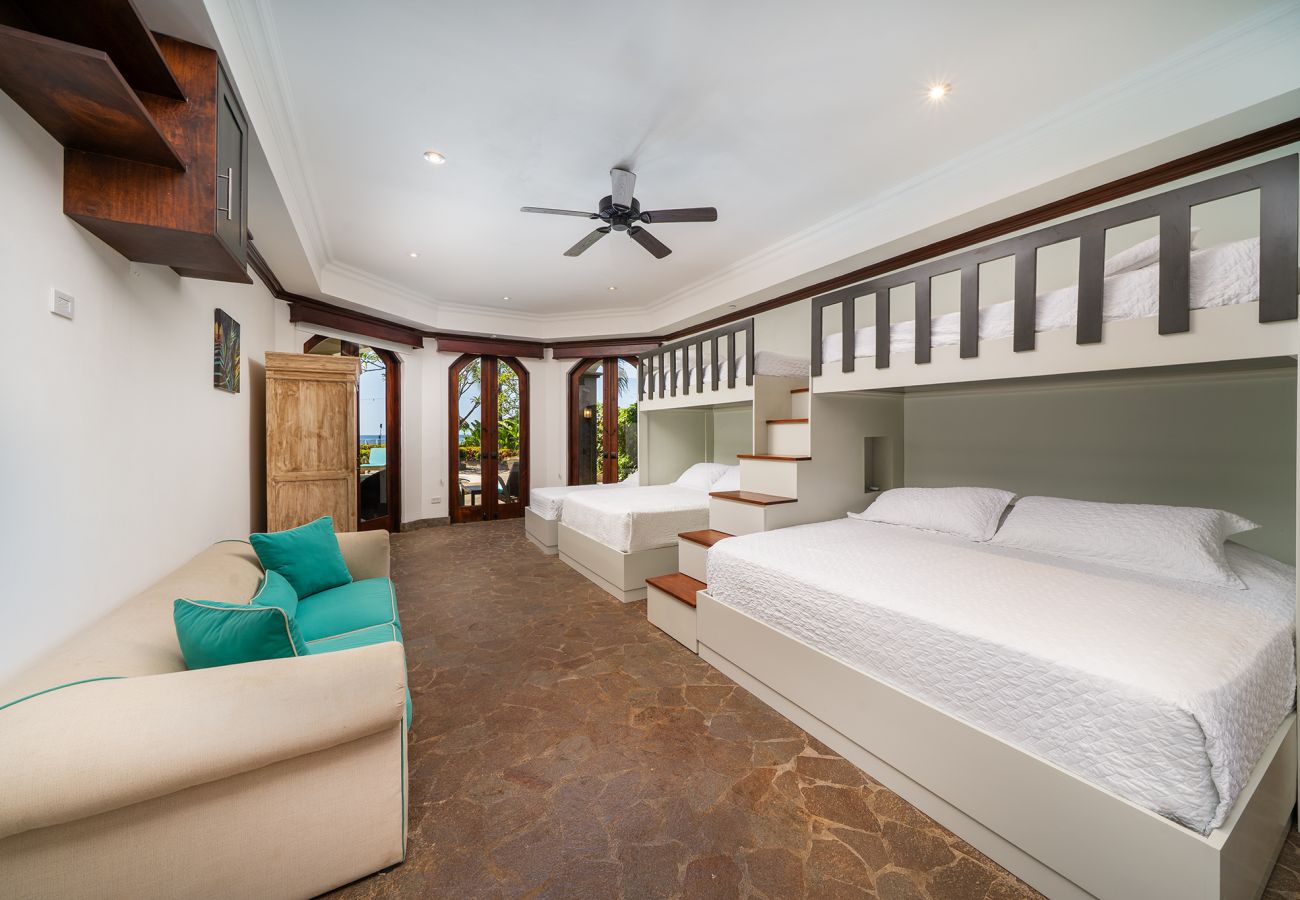 Villa in Potrero - Casa Taj*beachfront*chef service*housekeeping*6 BR