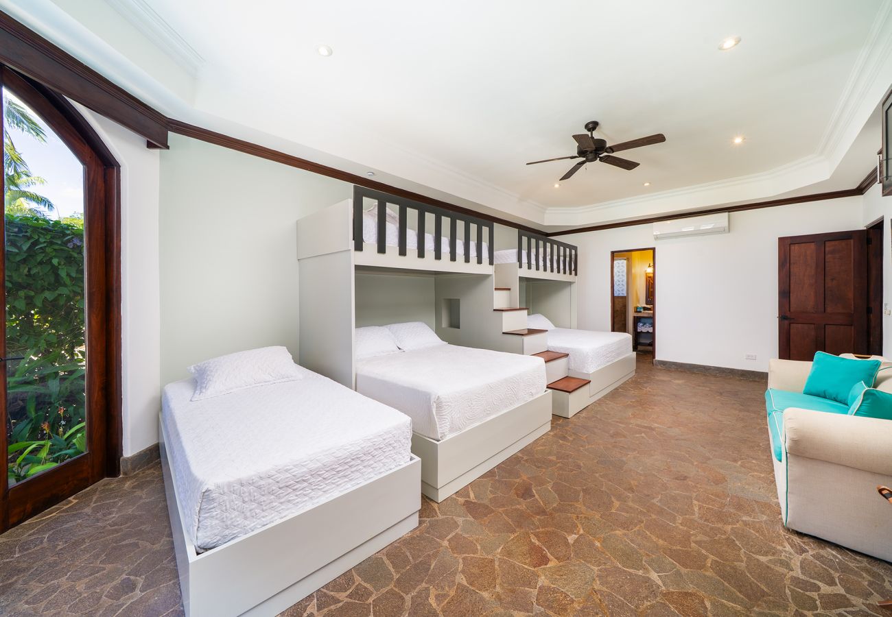 Villa in Potrero - Casa Taj*beachfront*chef service*housekeeping*6 BR