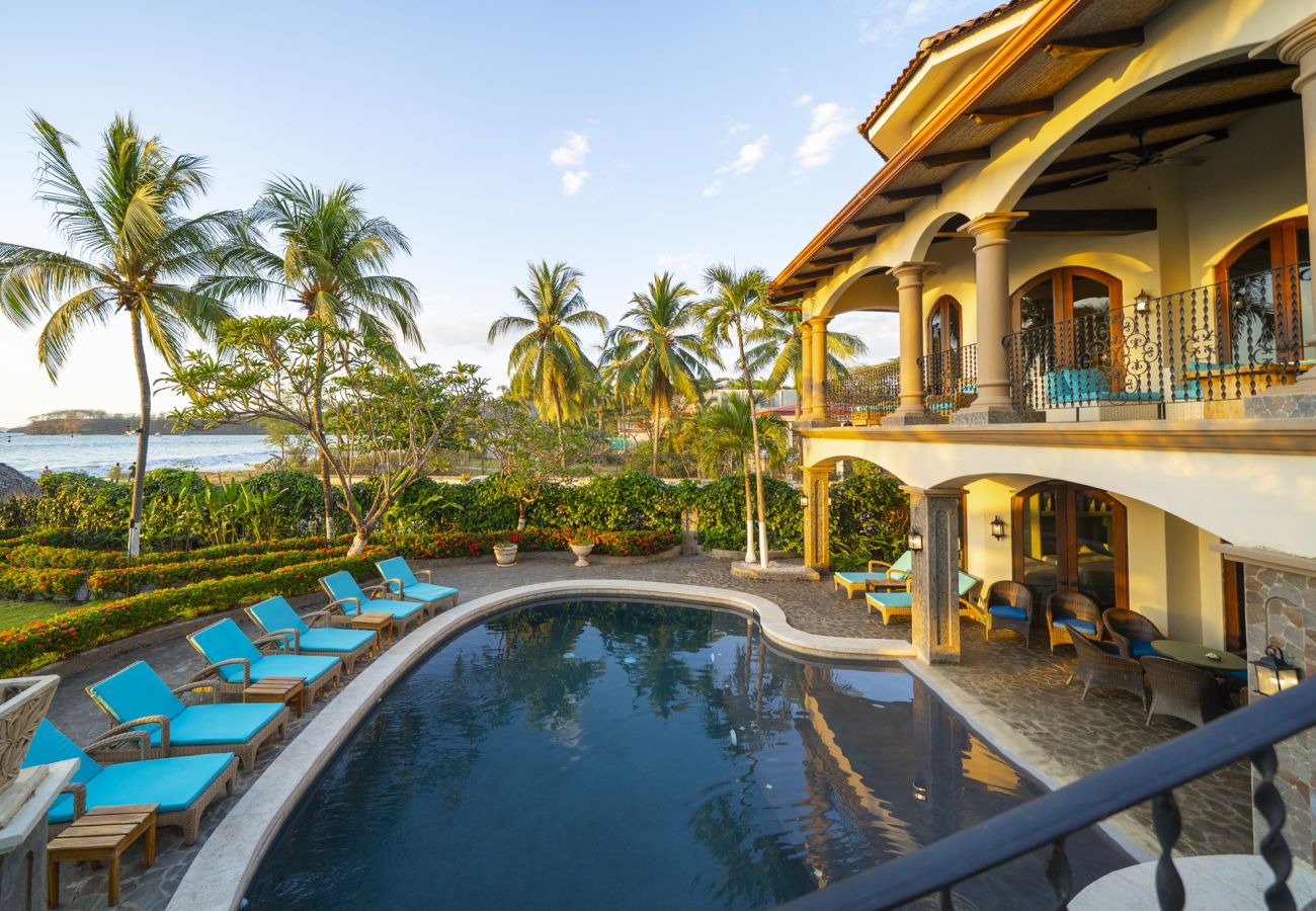 Villa in Potrero - Casa Taj*beachfront*chef service*housekeeping*6 BR