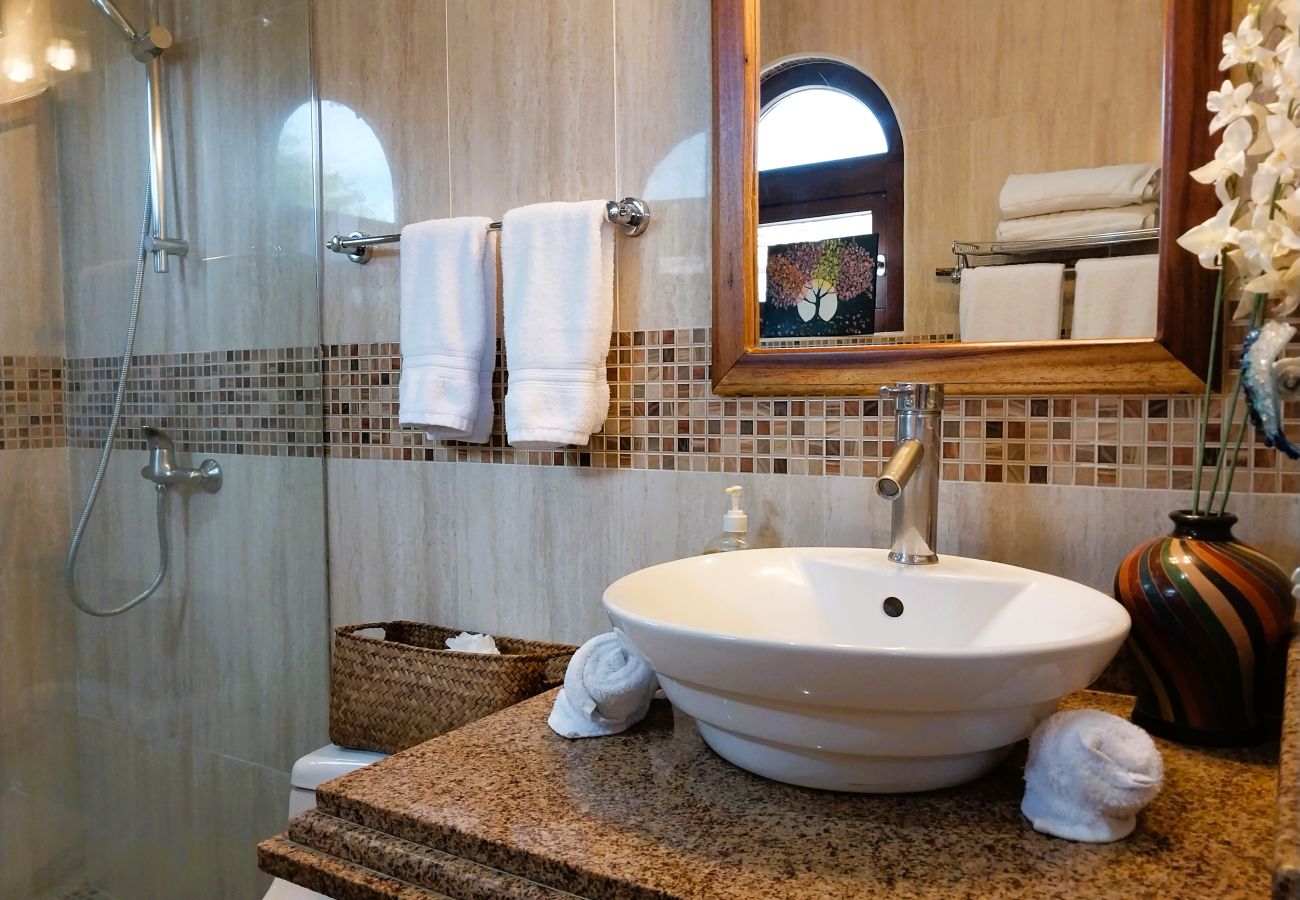 Residenz in Playa Flamingo - 150 m to Marina Flamingo•BBQ•Balcony•extra TV room - Flamingo Rose Vista