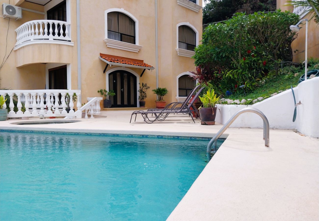 Residenz in Playa Flamingo - 150 m to Marina Flamingo•BBQ•Balcony•extra TV room - Flamingo Rose Vista