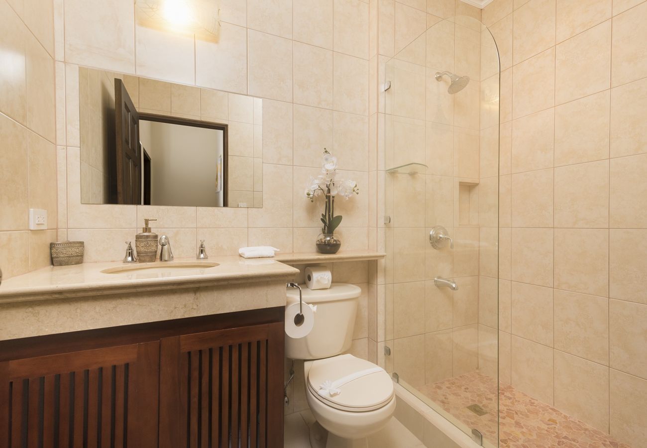 Residenz in Playa Flamingo - Oceanview•Balcony•2 Pools•Parking•Kitchen•Washer/D - Flamingo Towers 17
