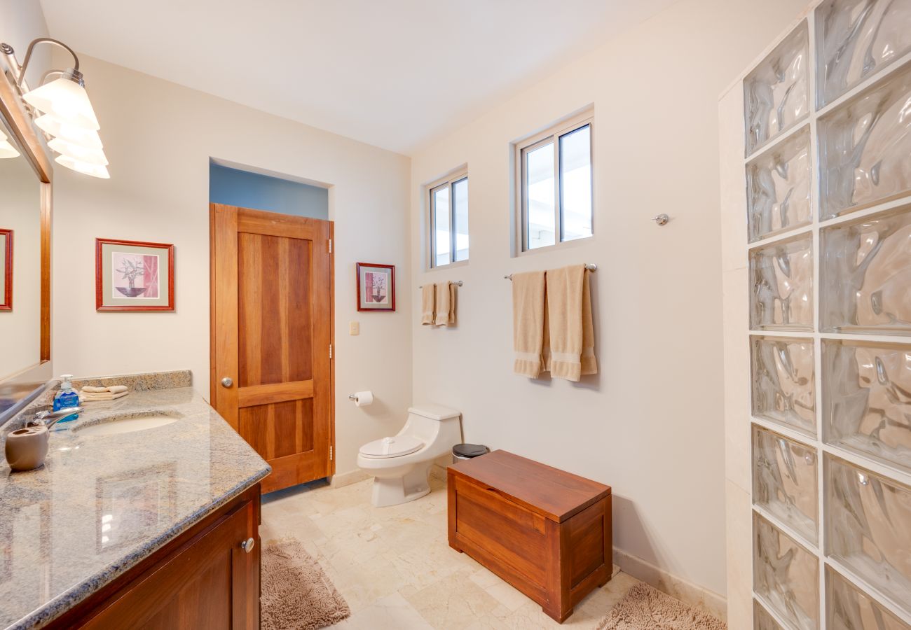 Villa in Playa Flamingo - Playa Flamingo: Oceanside Villa w/ rooftop jacuzzi, private located - Lot Four