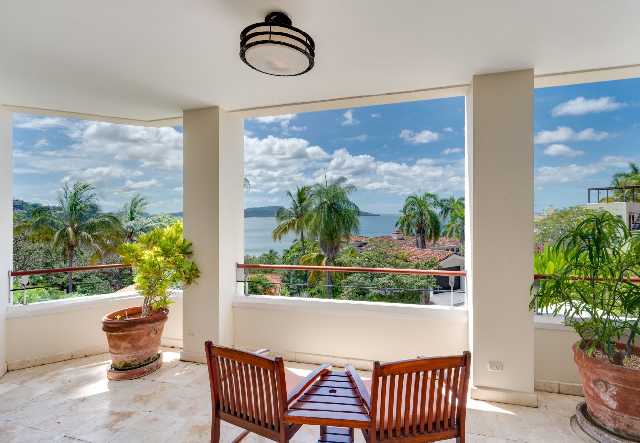 Villa in Playa Flamingo - Playa Flamingo: Oceanside Villa w/ rooftop jacuzzi, private located - Lot Four