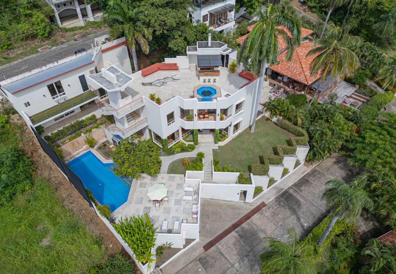 Villa in Playa Flamingo - Playa Flamingo: Oceanside Villa w/ rooftop jacuzzi, private located - Lot Four