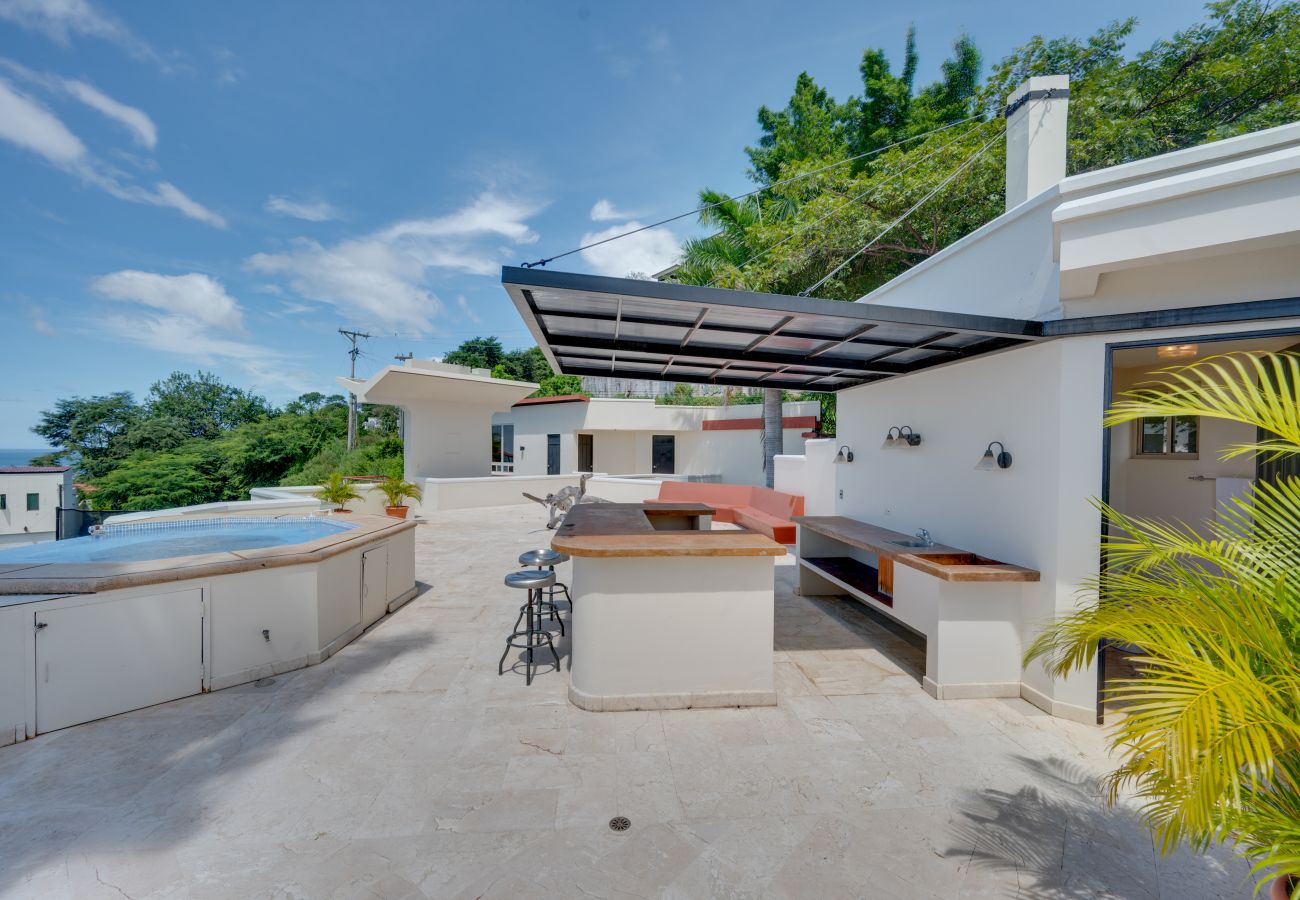 Villa in Playa Flamingo - Playa Flamingo: Oceanside Villa w/ rooftop jacuzzi, private located - Lot Four