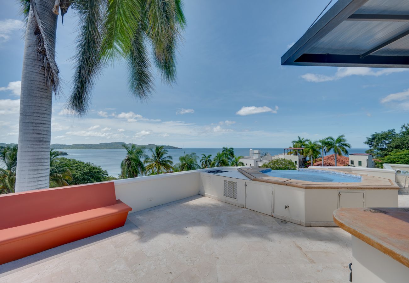 Villa in Playa Flamingo - Playa Flamingo: Oceanside Villa w/ rooftop jacuzzi, private located - Lot Four