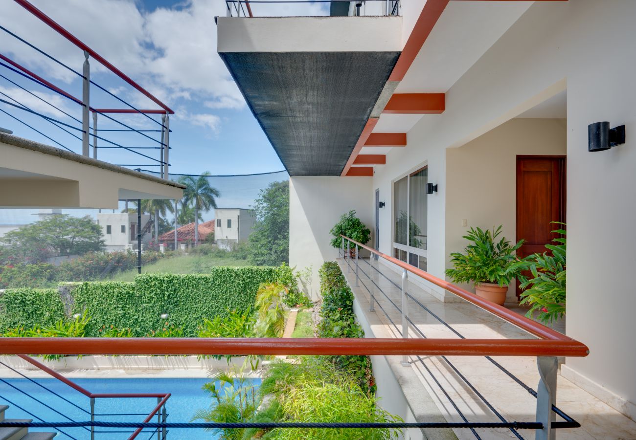 Villa in Playa Flamingo - Playa Flamingo: Oceanside Villa w/ rooftop jacuzzi, private located - Lot Four
