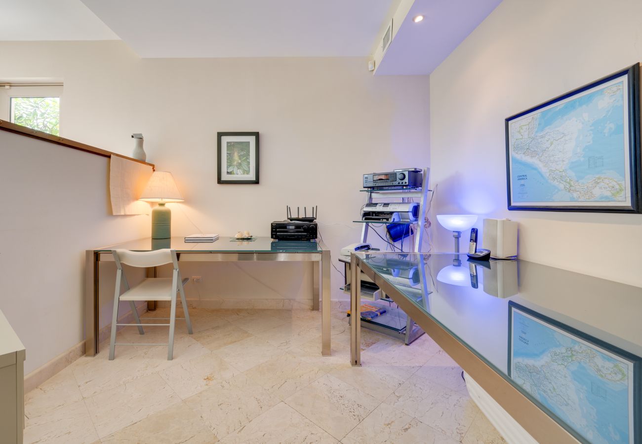 Villa in Playa Flamingo - Playa Flamingo: Oceanside Villa w/ rooftop jacuzzi, private located - Lot Four