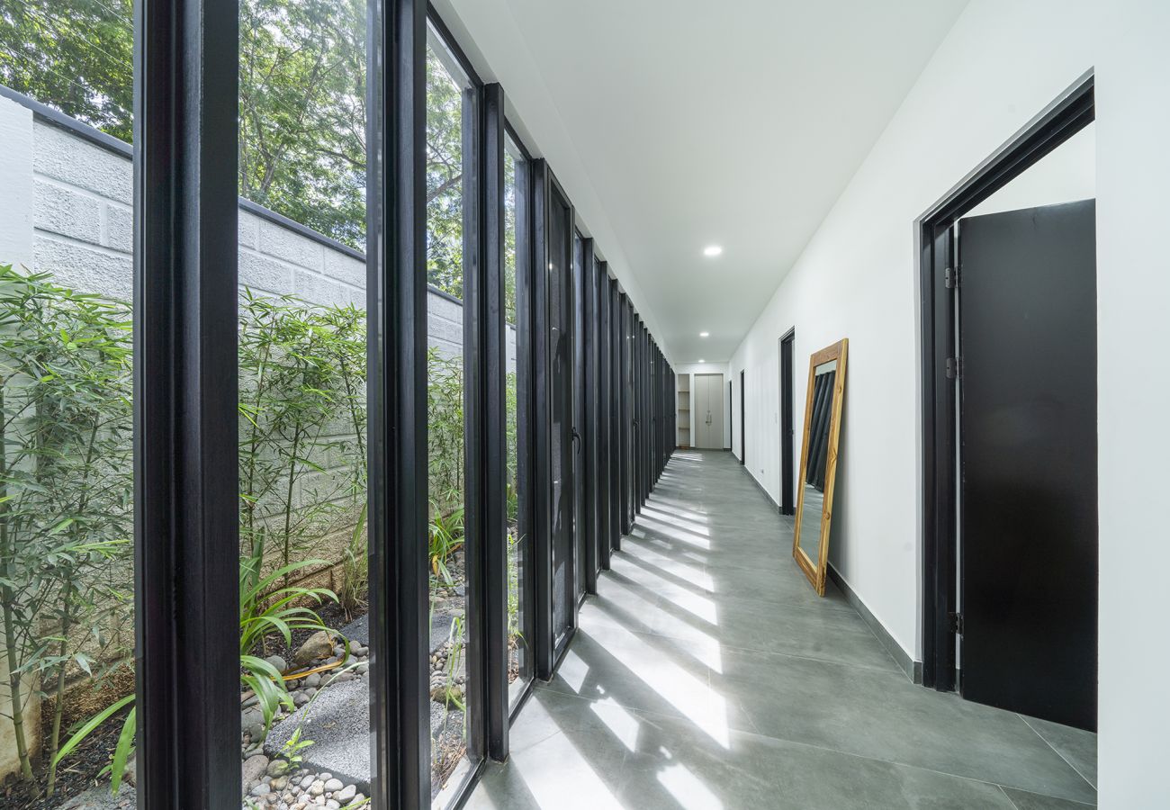 Ferienhaus in Potrero - 350m to beach - Guitar-shaped Pool – Kitchen - BBQ: Casa Guitarra