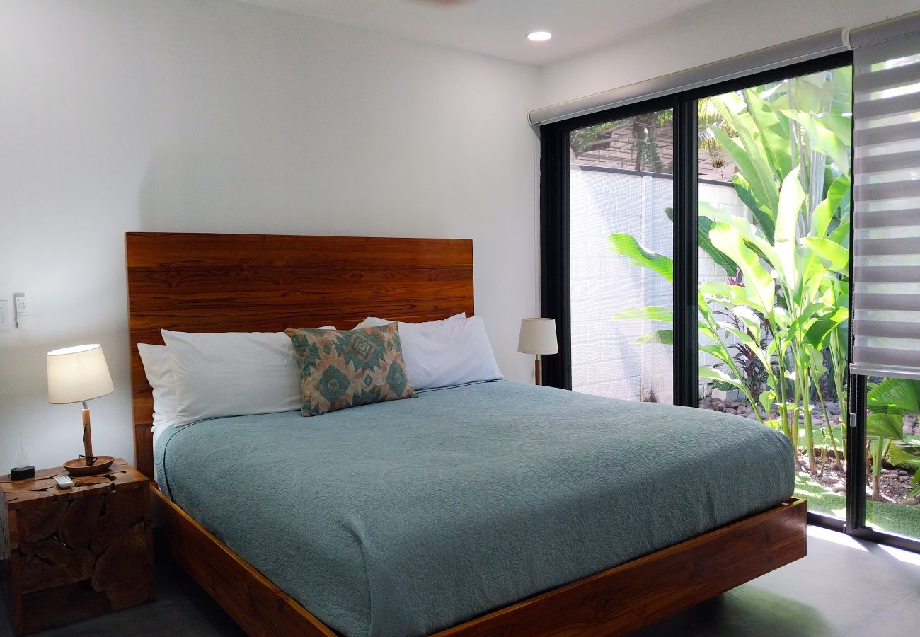 Ferienhaus in Potrero - 350m to beach - Guitar-shaped Pool – Kitchen - BBQ: Casa Guitarra