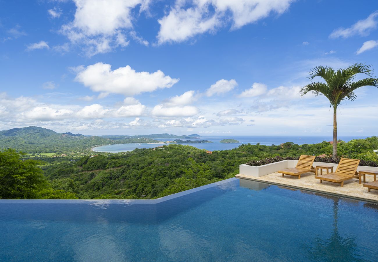 Villa in Potrero - Serene Villa: Ocean View Pool, Rooftop Deck, 5 BR - Villa Vista Pacifico