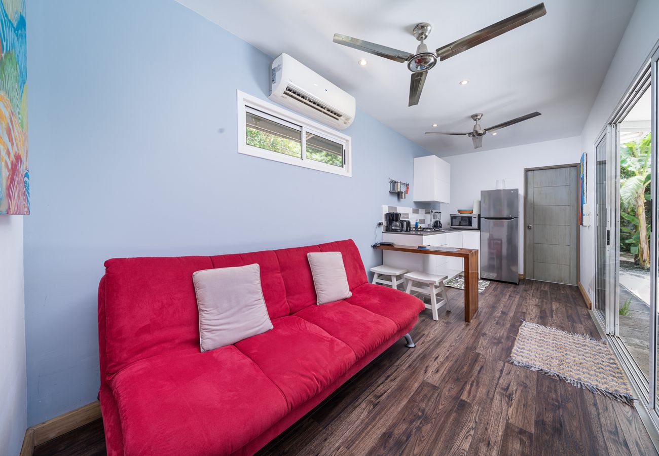 Bungalow in Potrero - Tiny home w/ Pool, Backyard, Parking, BBQ, Kitchen & more in Playa Potrero