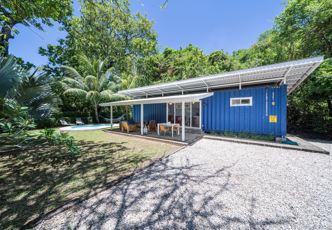 Bungalow in Potrero - Tiny home w/ Pool, Backyard, Parking, BBQ, Kitchen & more in Playa Potrero