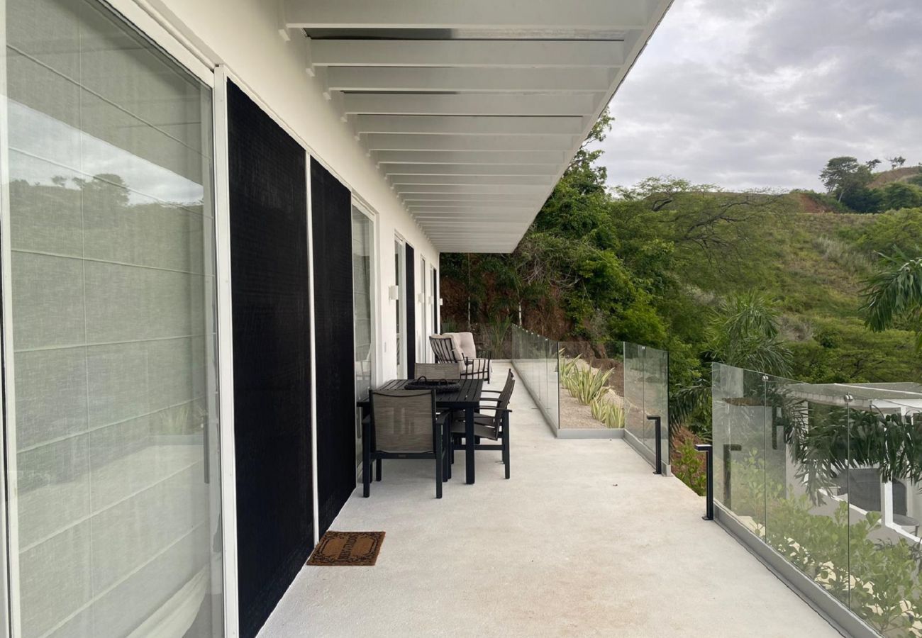 Ferienhaus in Playa Flamingo - 2 BR Home in Mar Vista-Pool-Balcony-Ocean View-BBQ: Casa Ayla B