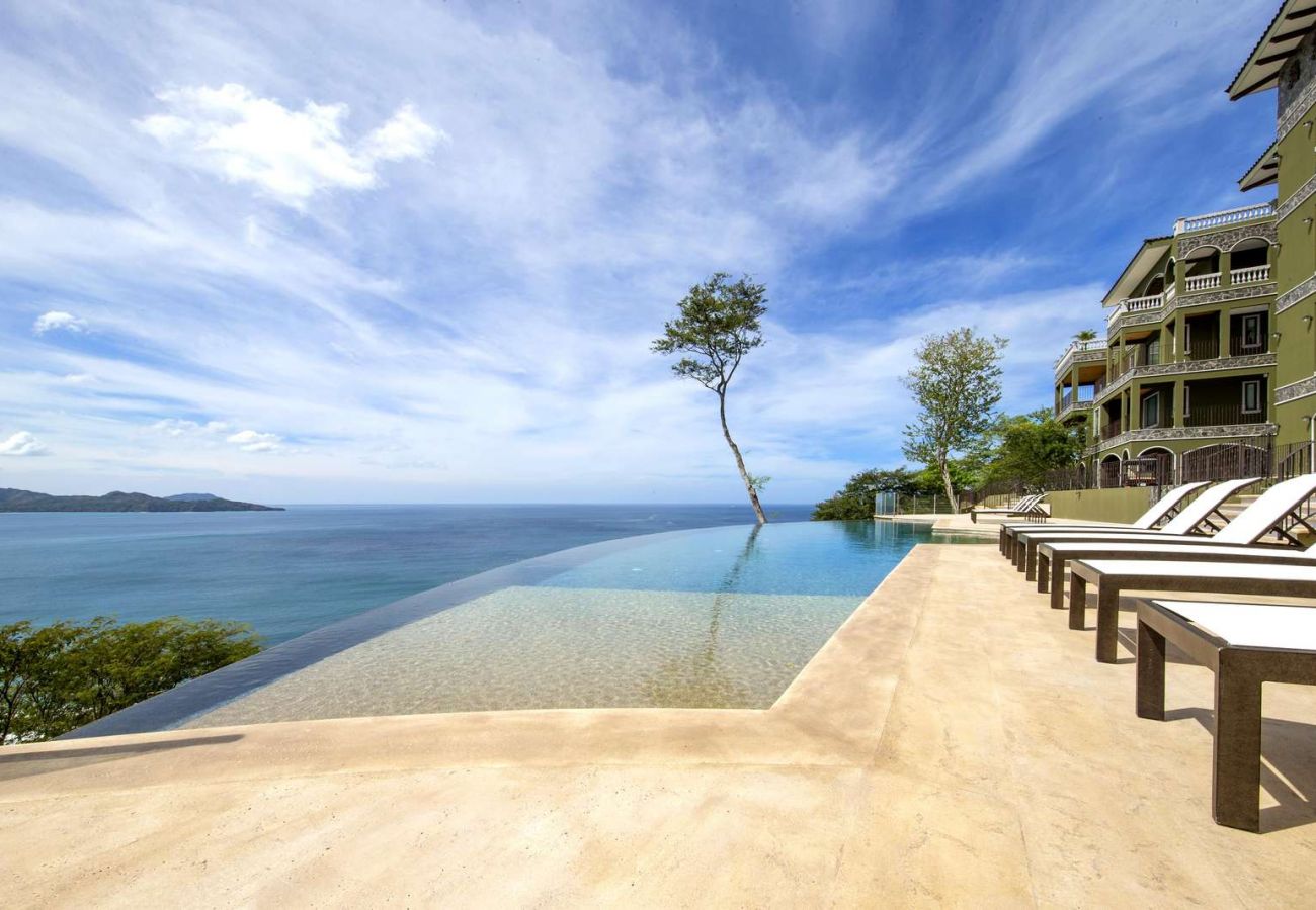 Residenz in Playa Flamingo - Flamingo Bliss: Ocean-View Condo in Luxury Complex - 360 Splendor 204