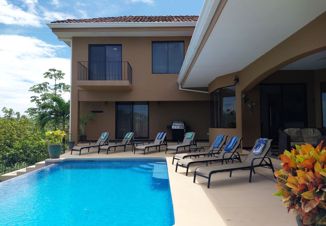 Ferienhaus in Potrero - Housekeeping•BBQ•Pool•4 TVs•Garden•Oceanview villa: Casa Sol Azul