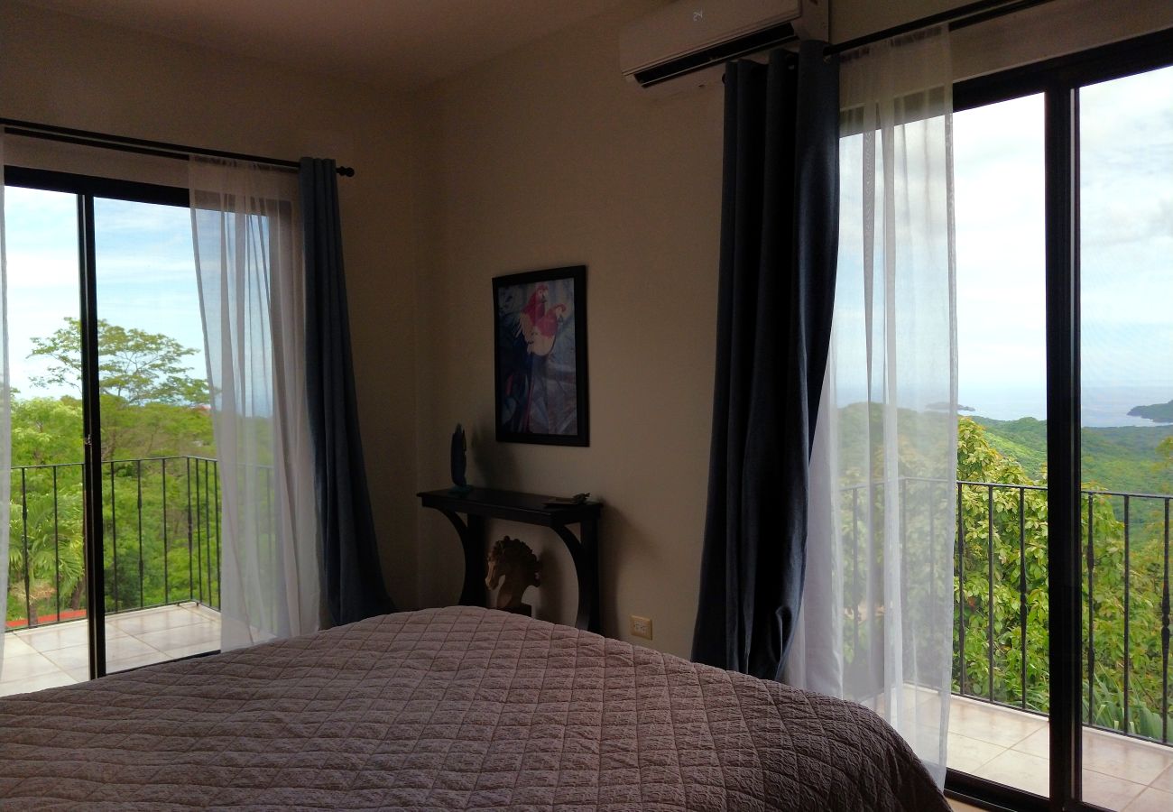 Ferienhaus in Potrero - Housekeeping•BBQ•Pool•4 TVs•Garden•Oceanview villa: Casa Sol Azul